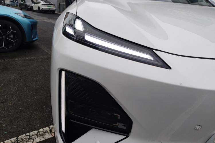 Used Deepal S07 2026 230Ultra with Huawei Qiankun ADS SE Edition Right Front Headlight