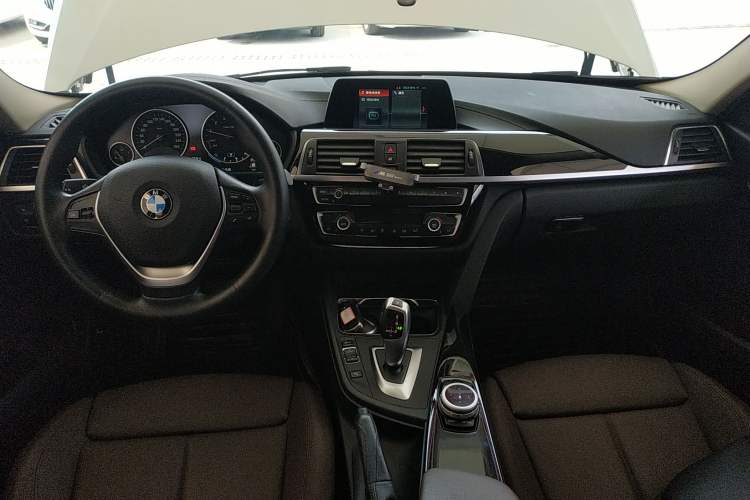 Used BMW 3 Series 2018 320Li Fashion Model
