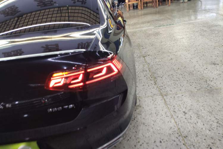 Used Volkswagen Magotan 2024 2 Million Units Zhongxiang Version 330TSI DSG Luxury Edition Right Rear Taillight