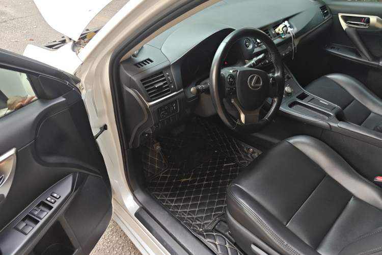 Used Lexus CT 2017 CT200h Elite Edition Solid Color China V Standard
