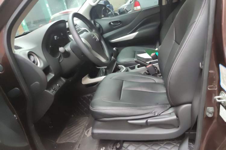 Used Nissan Navara 2017 2.5L Manual Two-Wheel Drive Standard Edition QR25
