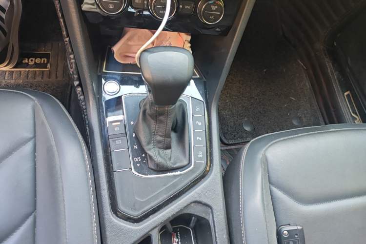 Used Volkswagen Tiguan L 2020 330TSI Automatic Two-Wheel Drive Smart Luxury Edition China VI Standard Gear Lever