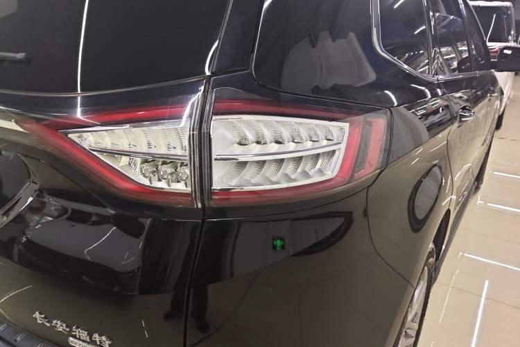Used Ford Edge 2018 EcoBoost 245 Two-Wheel-Drive Titanium 7-Seater China VI Standard Right Rear Taillight