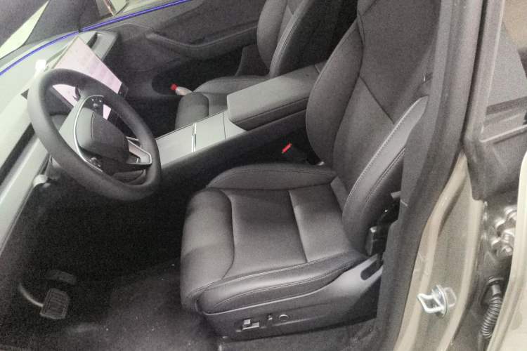 Used Tesla Model Y L 2025 Model Long-Range All-Wheel-Drive Version