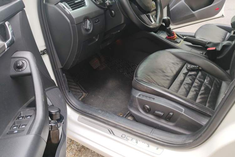 Used Skoda Octavia 2017 TSI280 DSG Prestige Edition Driver Seat