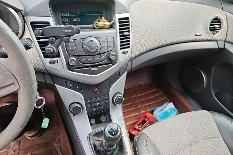 Used Chevrolet Cruze 2013 1.6L SE MT Audio And AC Panel