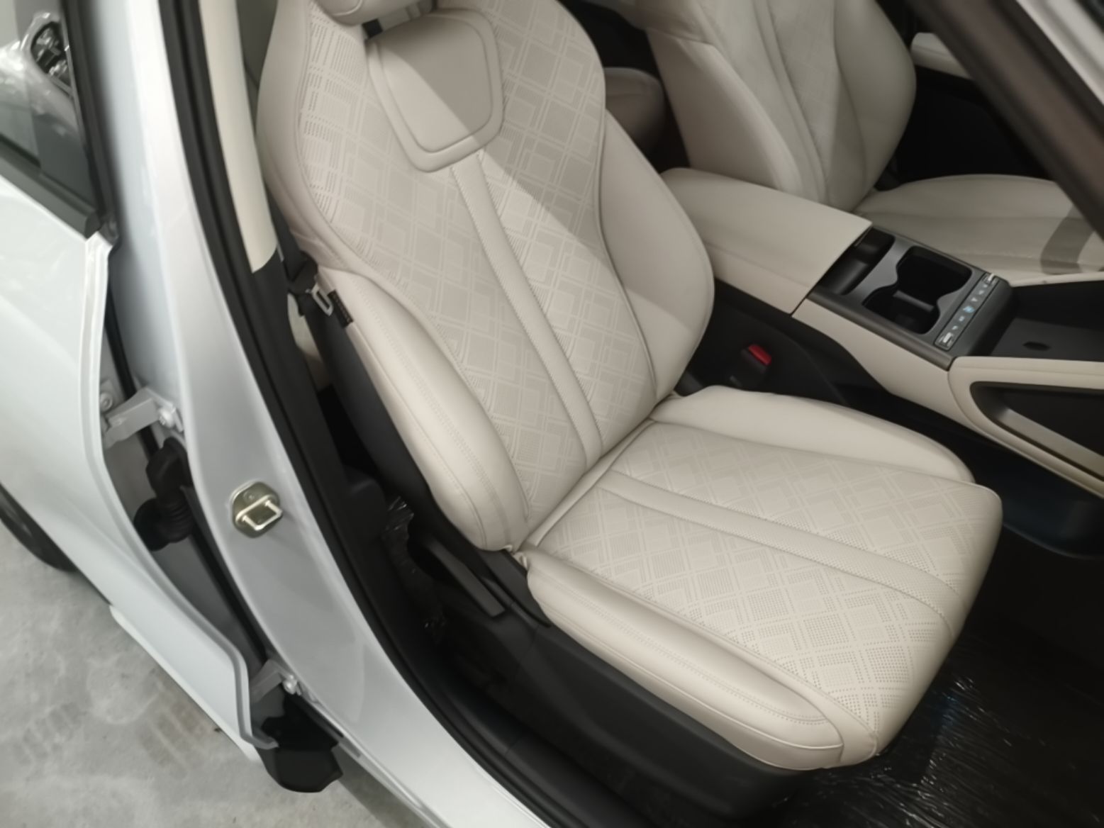 BYD Yuan UP 2027 Model Flying Edition 401KM Navigation Version — снимка 19