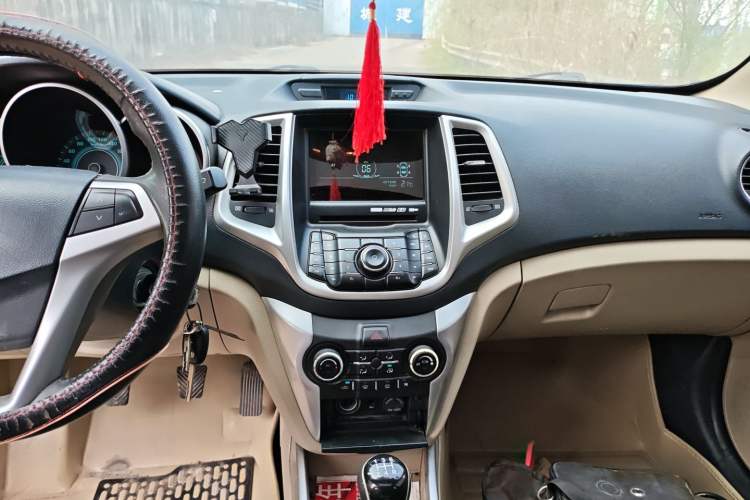 Used CHANGAN Eado 2014 1.6L Manual Luxury Model Audio And AC Panel