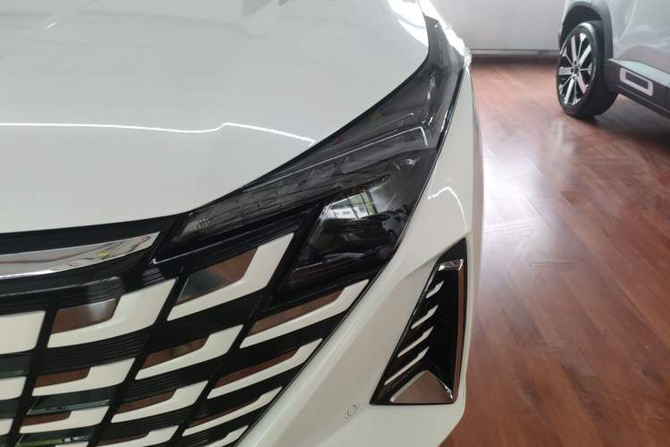 Used CHANGAN UNI-Z New Energy 2024 Blue Whale Smart Electric iDD 125km Excellence Model Left Front Headlight