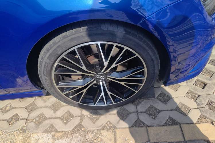 Used Audi A7 2017 40 TFSI Ambition Edition Right Front Wheel Hub