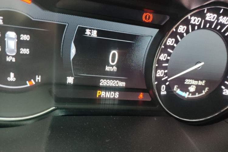 Used Lincoln MKX 2017 2.0T Four-Wheel Drive Zunya Edition Odometer Close Up