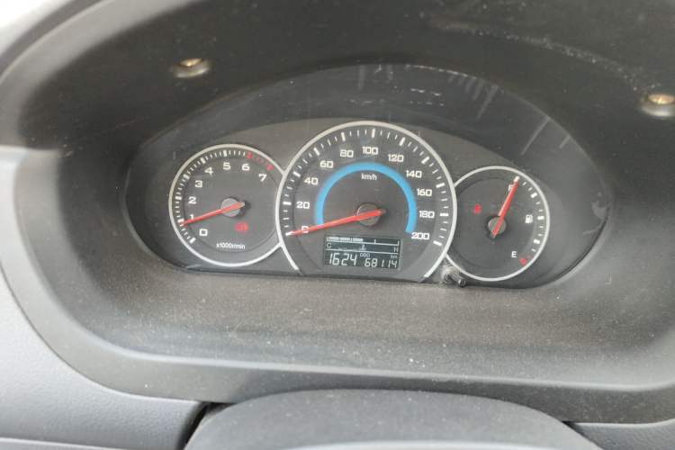 Used Wuling Rongguang V 2015 1.2L Base Version
