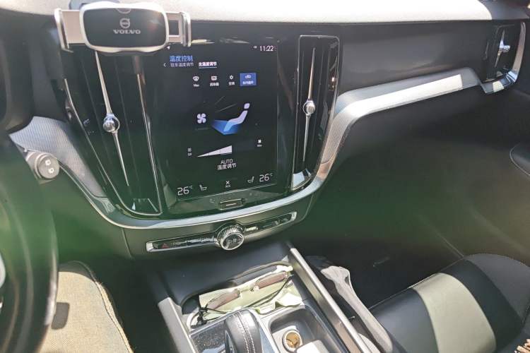 Used Volvo V60 2021 B5 Zhiyuan Sport Edition Audio And AC Panel