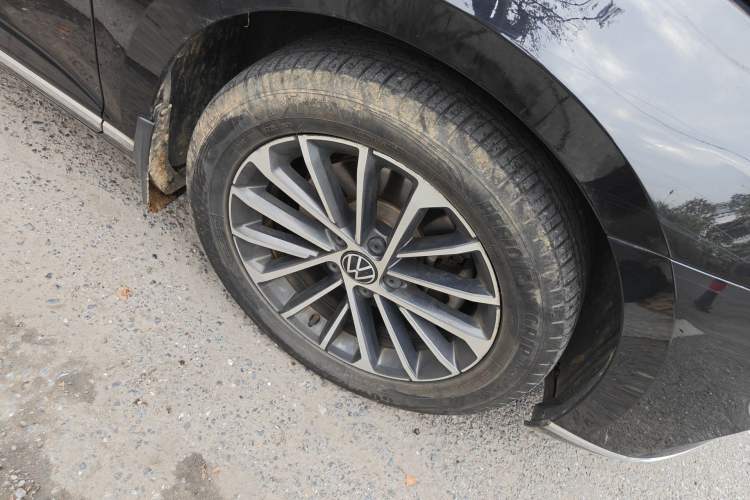 Used Volkswagen Magotan 2020 330TSI DSG Luxury Edition Right Front Wheel Hub