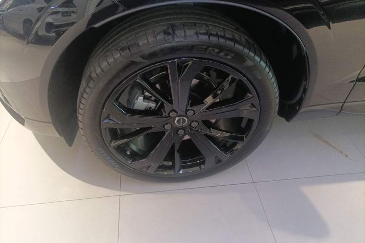 Used Volvo XC60 2026 B5 4x4 Smart Range Extreme Night Black Edition Left Front Wheel Hub