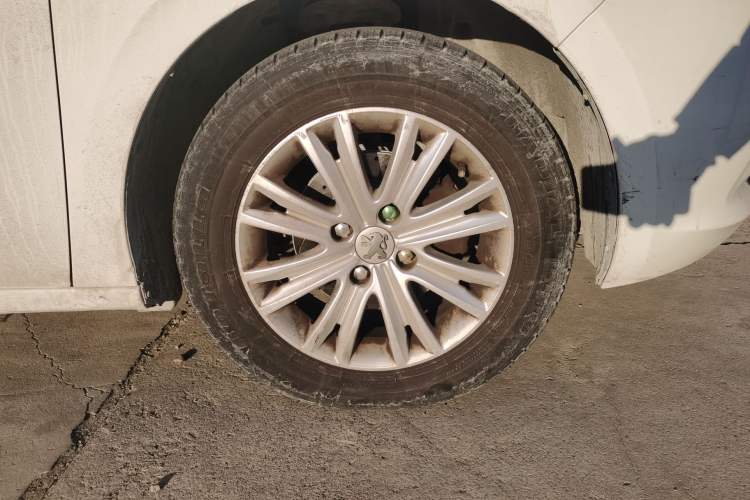 Used Peugeot 301 2014 1.6L Manual Comfort Edition Right Front Wheel Hub