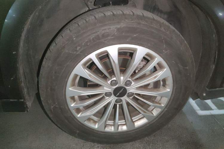 Used Dongfeng Fengon 580 2022 1.5T Automatic Luxury Version Right Front Wheel Hub