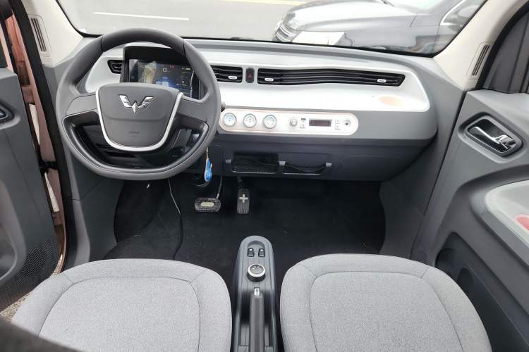 Used Wuling Hongguang MINIEV 2021 Macaron Fashion Model Lithium Iron Phosphate
