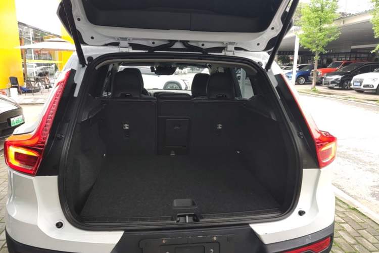 Used Volvo XC40 2022 T4 Four-Wheel Drive Smart & Luxurious Edition Trunk