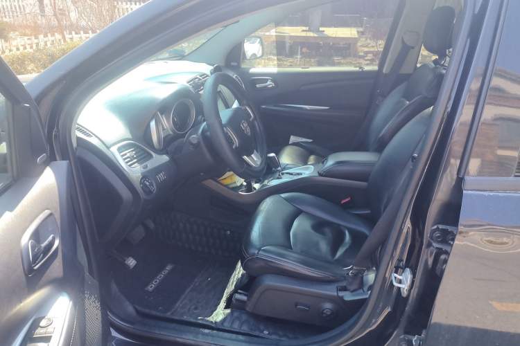 Used Dodge Journey 2013 2.4L Two-Wheel Drive Luxury Version