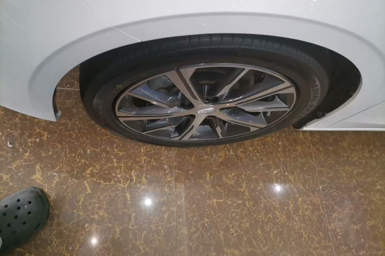 Used Geely Auto Emgrand 2023 4th Generation Champion Edition 1.5L CVT Prestige Model Left Front Wheel Hub