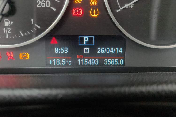 Used BMW 2 Series Active Tourer 2014 220i Luxury Design Package Odometer Close Up