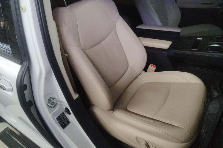 Used Toyota Sienna 2023 2.5L Hybrid Deluxe Edition
