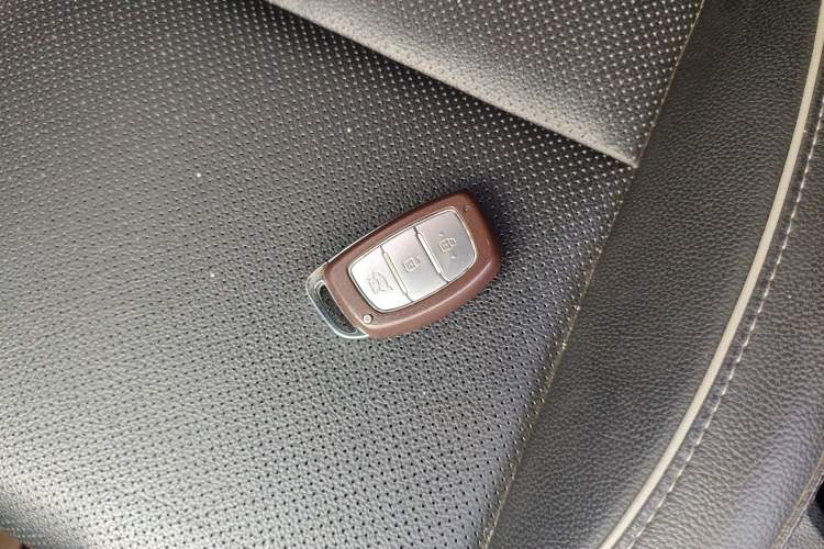 Used Hyundai ix25 2015 1.6L Automatic Two-Wheel Drive Smart GLS Trim Vehicle Key