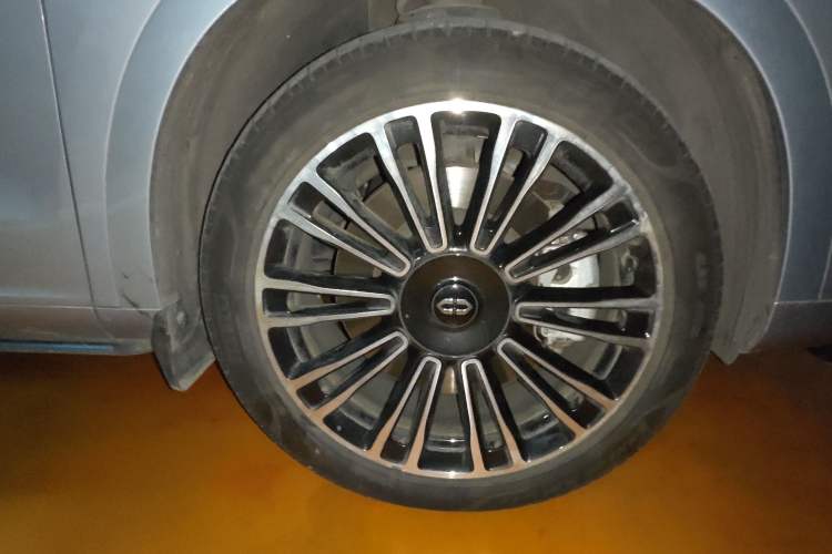 Used Hima AITO M7 2024 1.5T Intelligent Driving 4WD Max Edition 5 Seats Right Front Wheel Hub