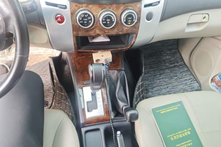 Used Mitsubishi Pajero Sport 2013 3.0L Automatic 4x4 Flagship Edition Gear Lever