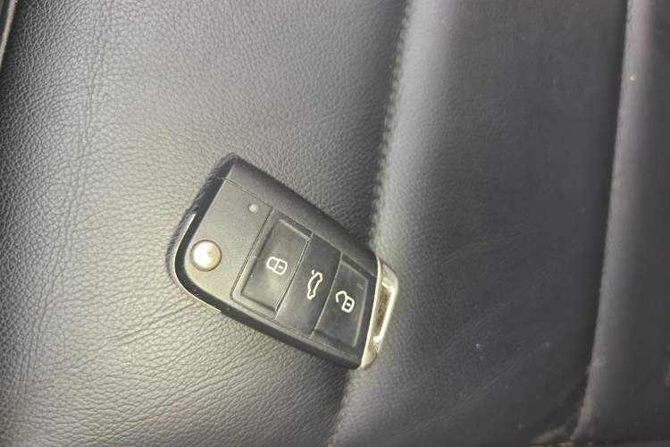 Used Volkswagen T-ROC 2019 280TSI DSG Two-Wheel Drive Comfort Version China VI Standard
