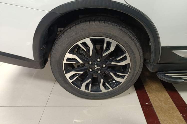 Used Mitsubishi Outlander 2019 2.0L Two-Wheel Drive Comfort Edition 5 Seats China V Standard