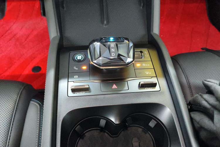 Used BYD Qin L 2024 DM-i 120KM Beyond Model Gear Lever