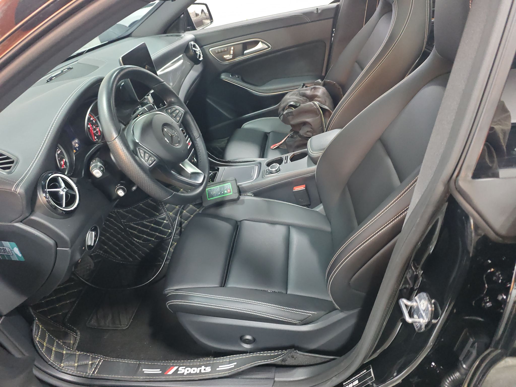 Переднее сиденье в автомобиле