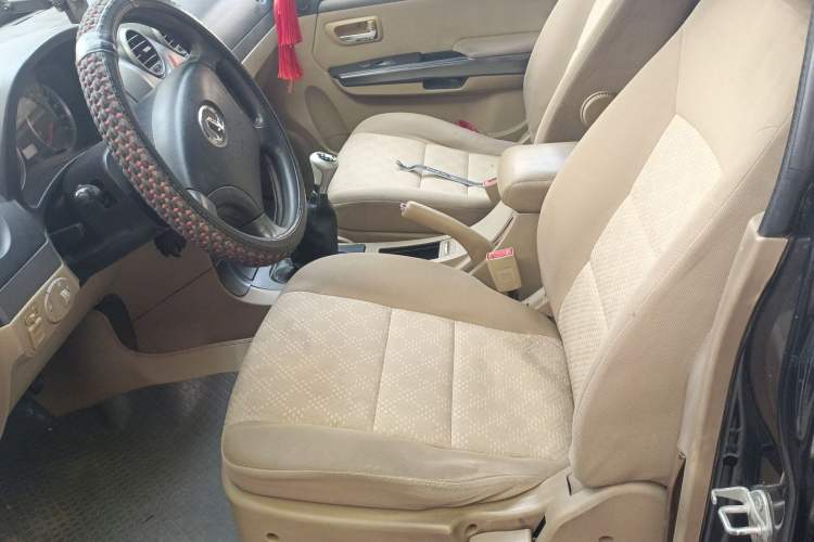 Used Haval H3 2010 Leading Edition 2.5 TCI Two-Wheel Drive Comfort Model Left Front Seat