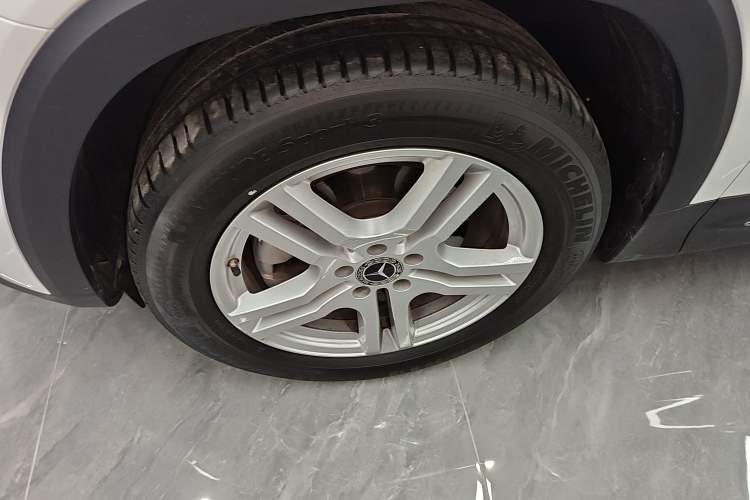 Used Mercedes-Benz GLB 2023 GLB 200 Dynamic Edition Left Front Wheel Hub