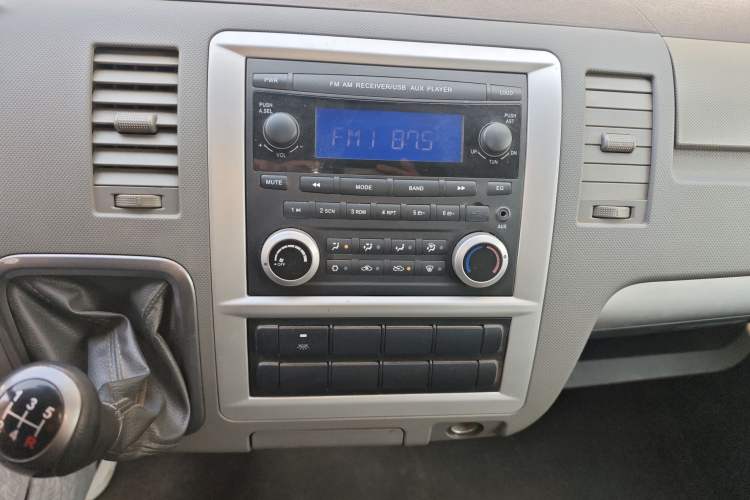 Used Foton Scenic G7 2017 2.0L Short-Wheelbase Commercial Van High Roof 4 Seats 4Q20M
