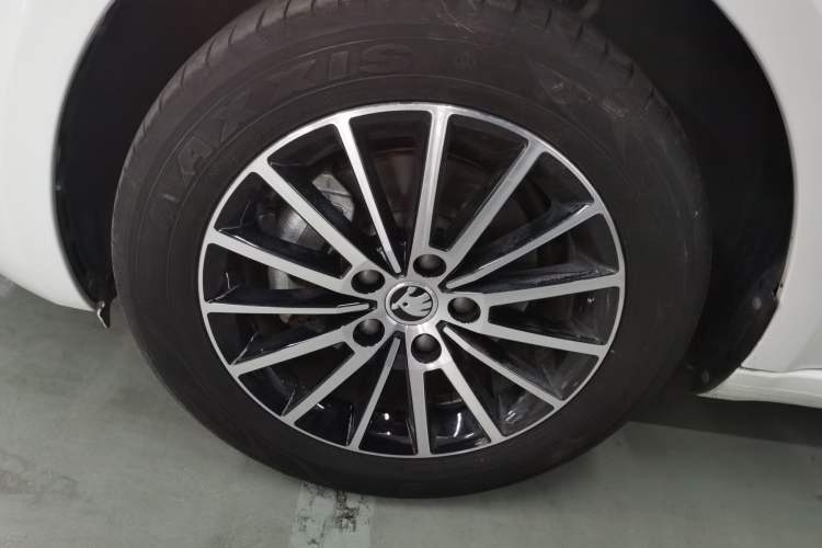 Used Skoda Octavia 2019 TSI230 DSG SmartDrive Luxury Edition China VI Exterior 3