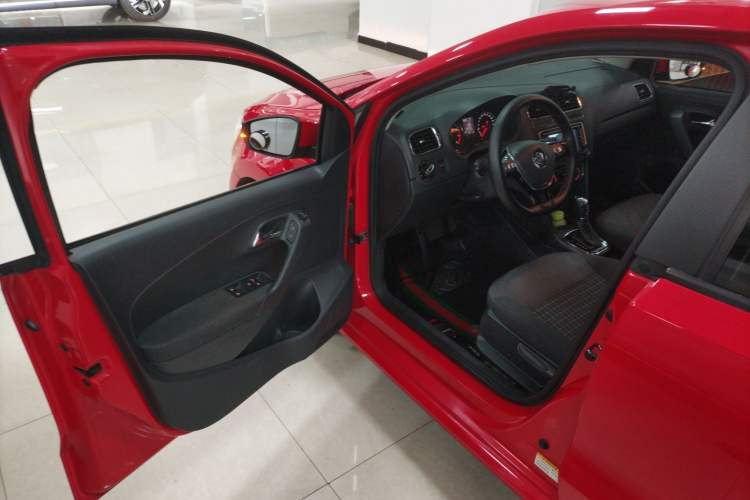 Used Volkswagen Polo 2016 1.6L Automatic Comfort Model