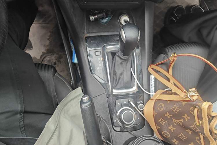 Used Mazda 3 Axela 2016 Sedan 1.5L Automatic Luxury Model