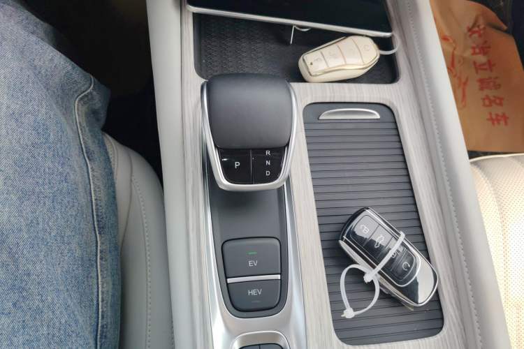 Used Chery Fengyun A8 2024 127 Yufeng Edition Gear Lever