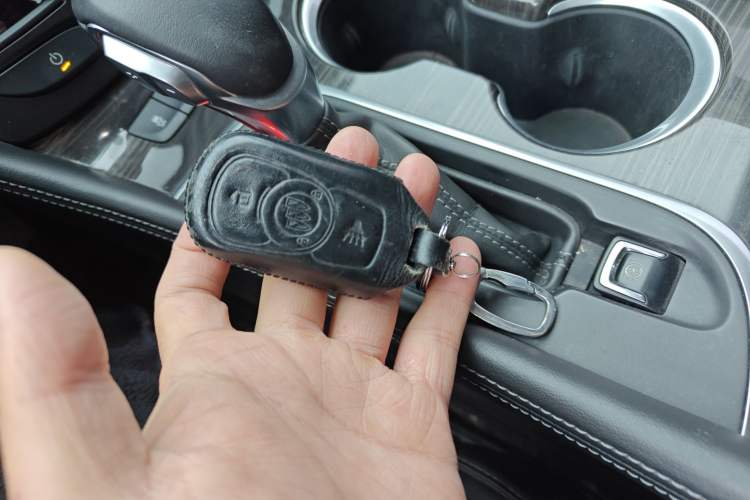 Used Buick Envision 2018 20T Two-Wheel-Drive Elite Model
