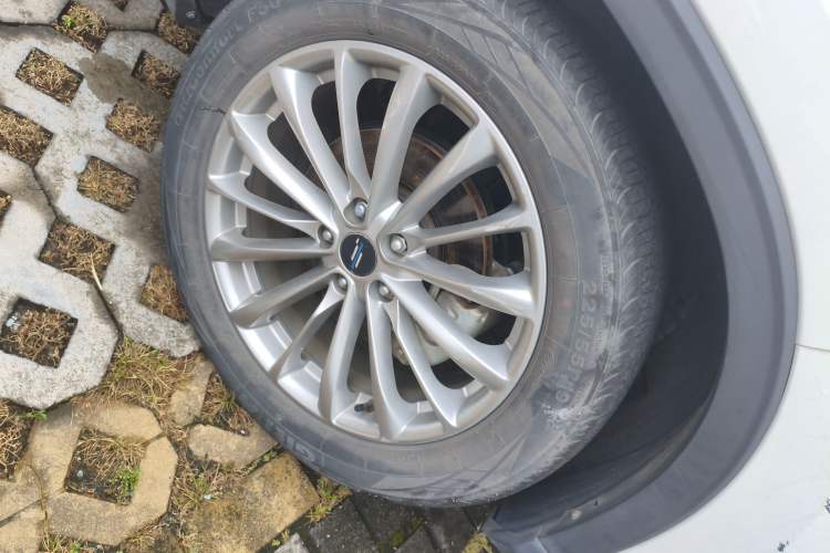 Used CHANGAN OSHAN X7 PLUS 2022 1.5T Blue Whale Edition Automatic Prestige Version Right Front Wheel Hub