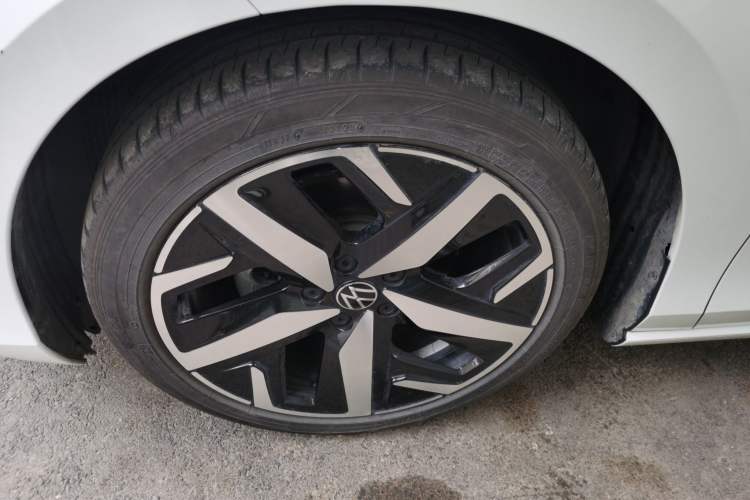 Used Volkswagen Lamando 2023 Lavida L 280TSI DSG Cool & Spicy Edition Left Front Wheel Hub