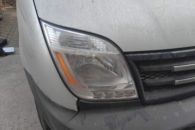 Used SAIC MAXUS Xintu V80 2019 2.5T Classic Model 6-Speed Manual Aotong Long Wheelbase Mid-Height 7-Seater