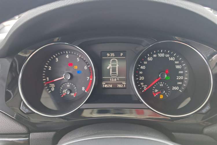 Used Volkswagen Sagitar 2017 230TSI Automatic Luxury Edition Instrument Cluster