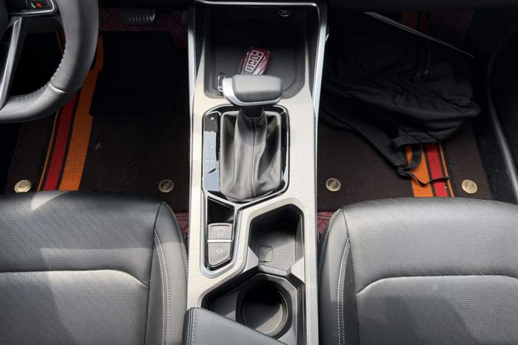 Used Geely Auto Emgrand 2023 4th Generation Champion Edition 1.5L CVT Luxury Model Gear Lever