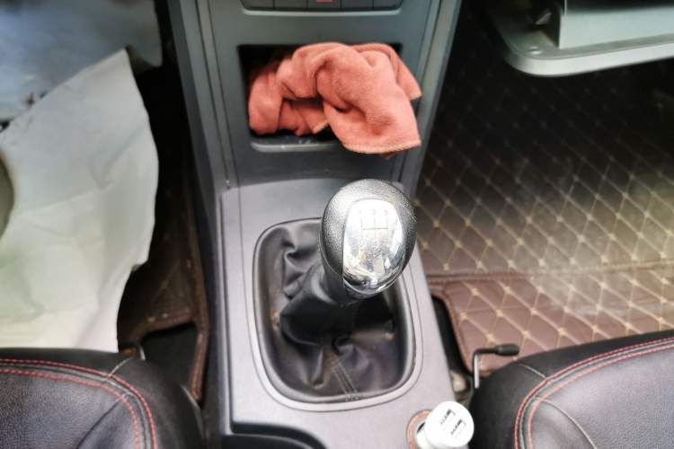 Used Roewe 350 2015 1.5L Manual Luxury Sunroof Edition