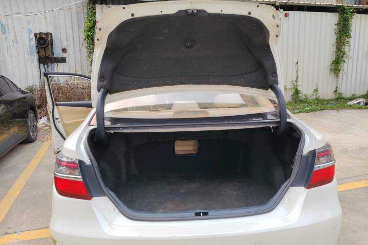 Used Toyota Camry 2015 2.0G Premier Edition Trunk