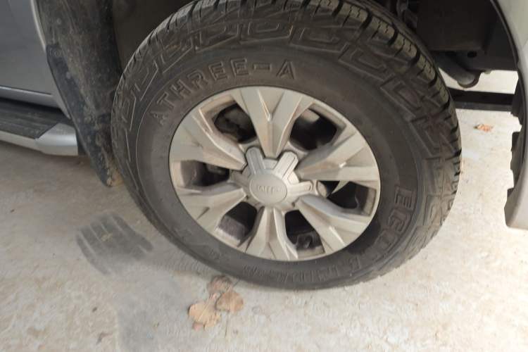 Used Isuzu JLM 2023 2.5T Diesel Manual 4x4 Chima Long-Wheelbase Version Right Front Wheel Hub